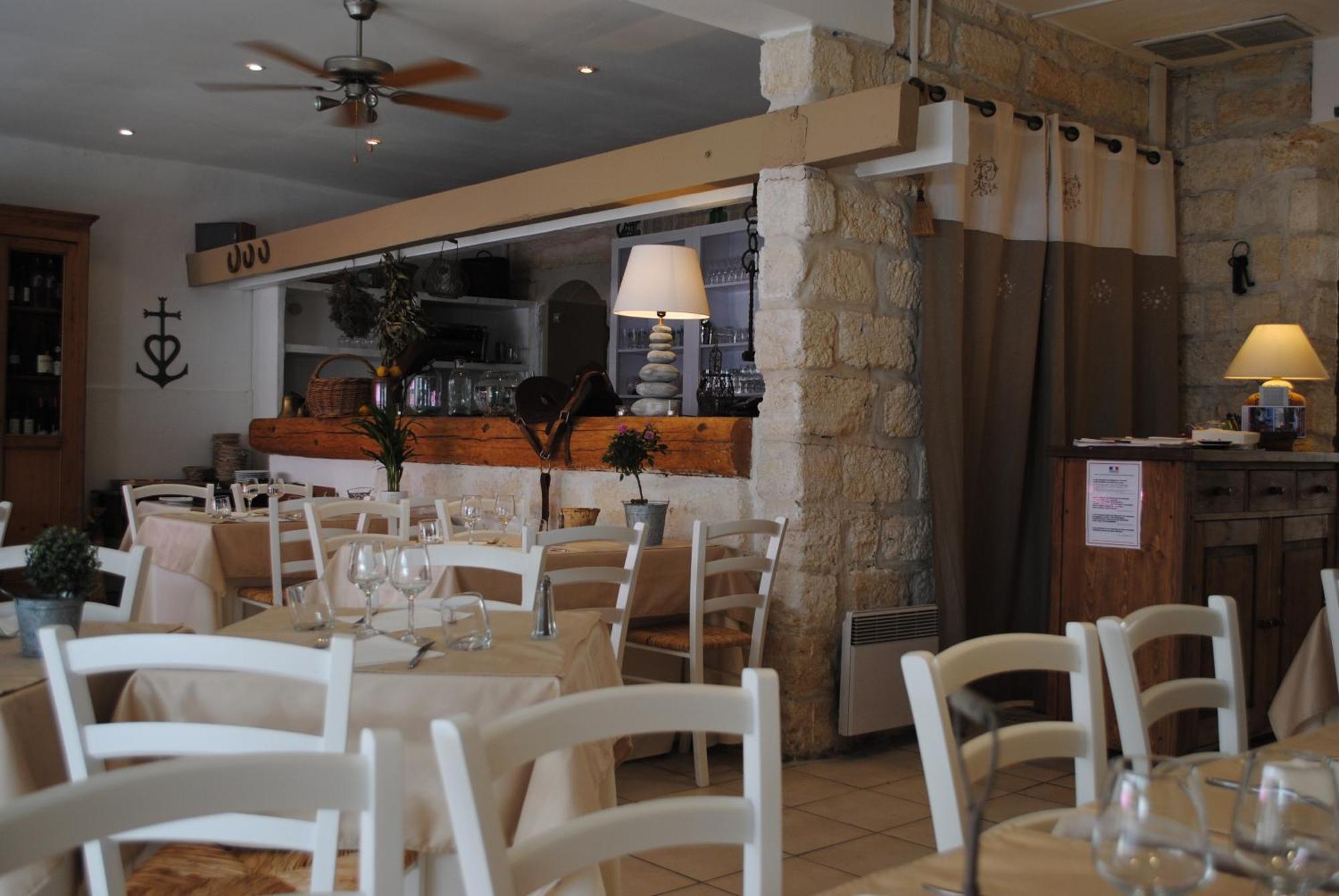 Hôtel Restaurant Le Provençal Le Grau-du-Roi Exterior foto