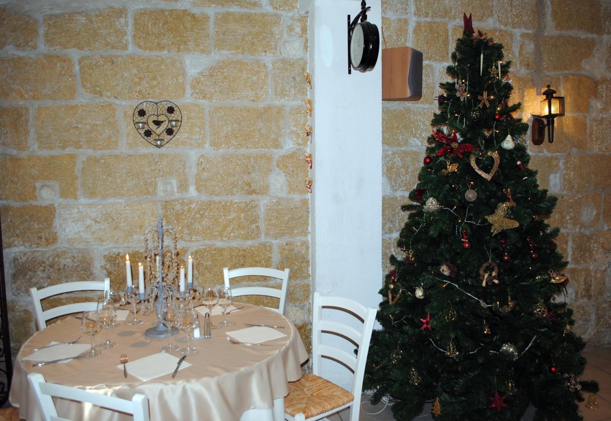 Hôtel Restaurant Le Provençal Le Grau-du-Roi Exterior foto