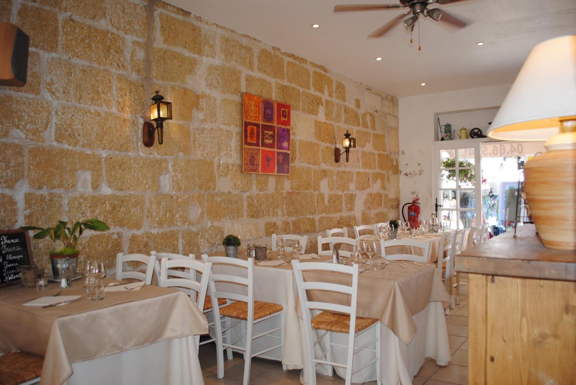 Hôtel Restaurant Le Provençal Le Grau-du-Roi Exterior foto