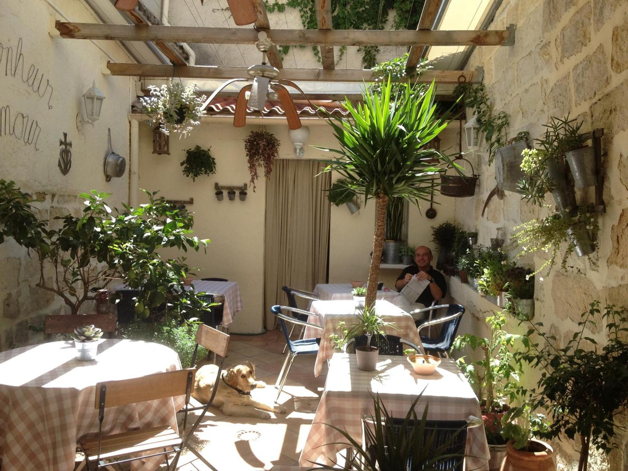 Hôtel Restaurant Le Provençal Le Grau-du-Roi Exterior foto