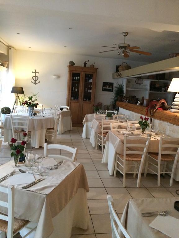 Hôtel Restaurant Le Provençal Le Grau-du-Roi Exterior foto